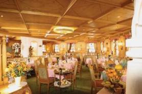 Rakouský hotel Bauer s jídelnou
