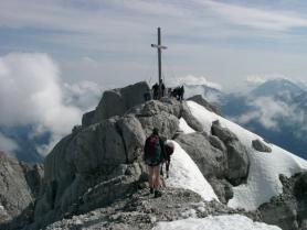 Saalfelden v Rakousku s vrcholkem Birnhorn