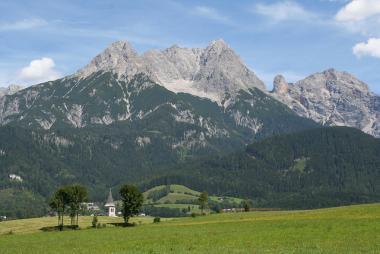 Saafelden am Steinernen Meer - kostel a okolí obce