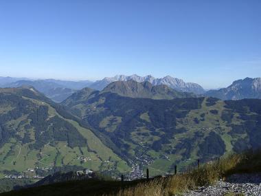 Letní krajina oblasti Saalbach Hinterglemm