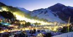Pohled na noční osvětlený Saalbach