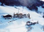 Rakouský hotel Ellmauhof na sněhu